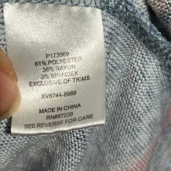 Absolutely Famous Women’s Top. Size Medium - Blue 3/4 Sleeves - Picture 6 of 8